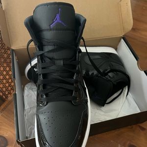 Jordan 1 mid Space Jam